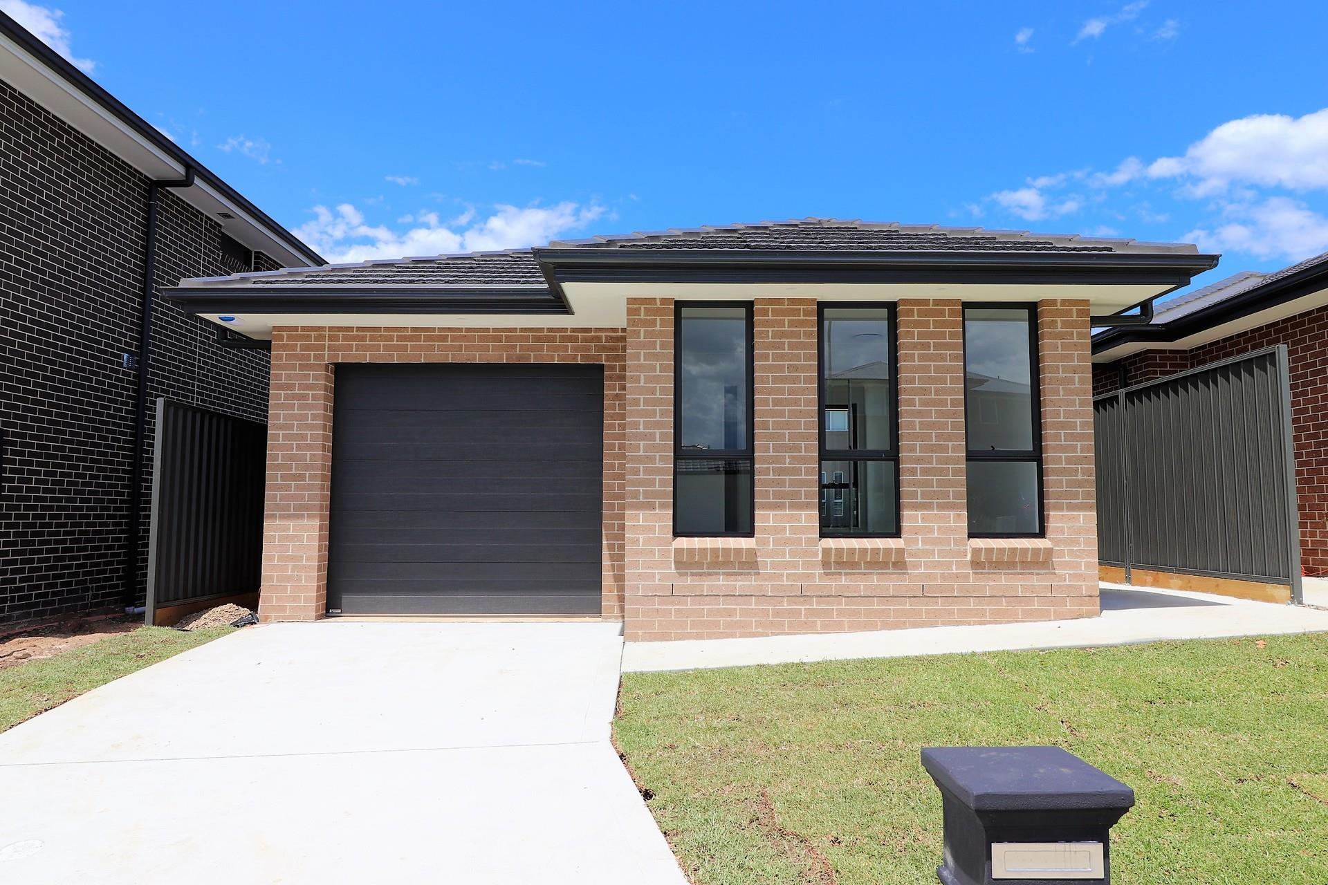 11b Golden Wattle Ave, Gregory Hills, NSW 2557