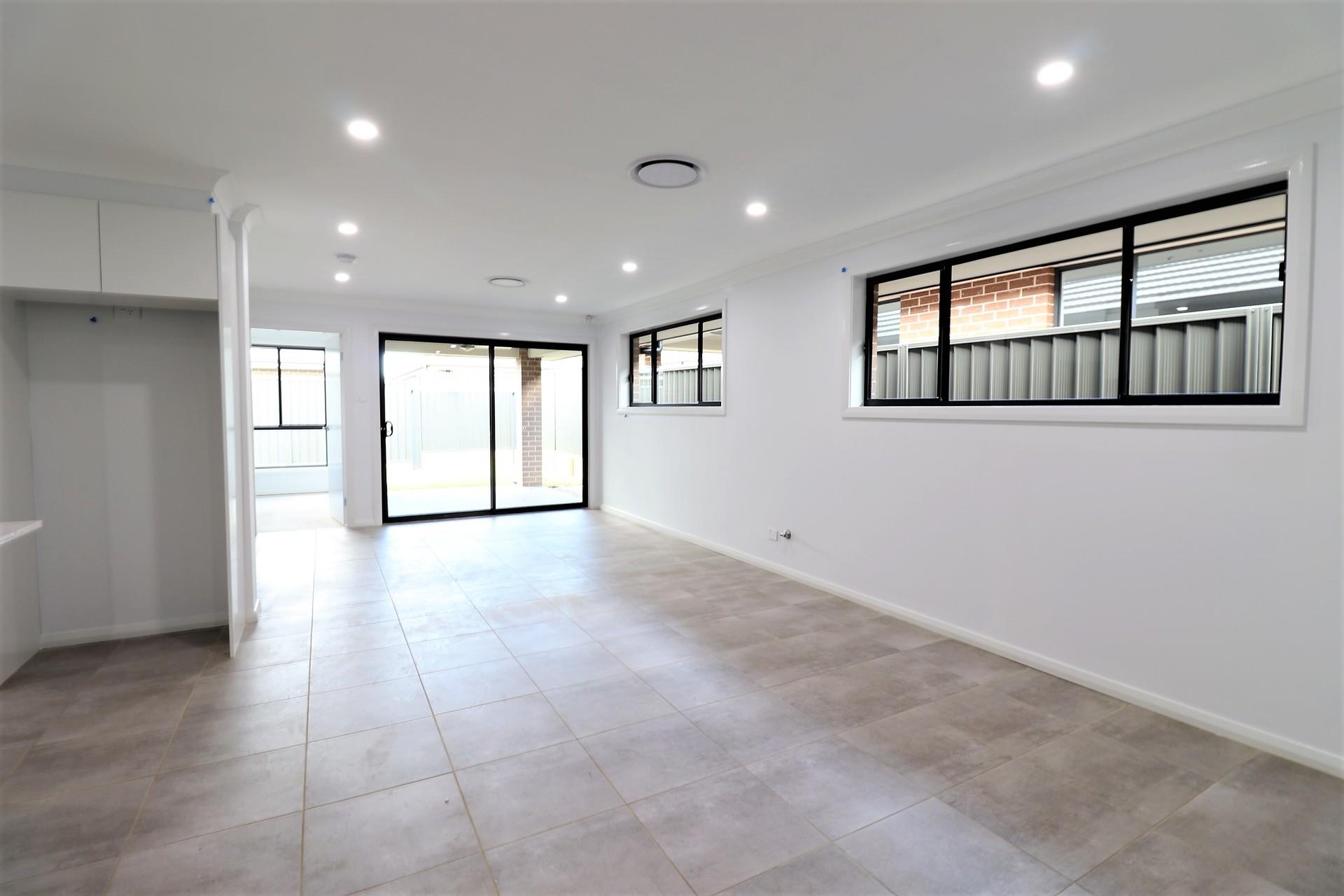 11b Golden Wattle Ave, Gregory Hills, NSW 2557