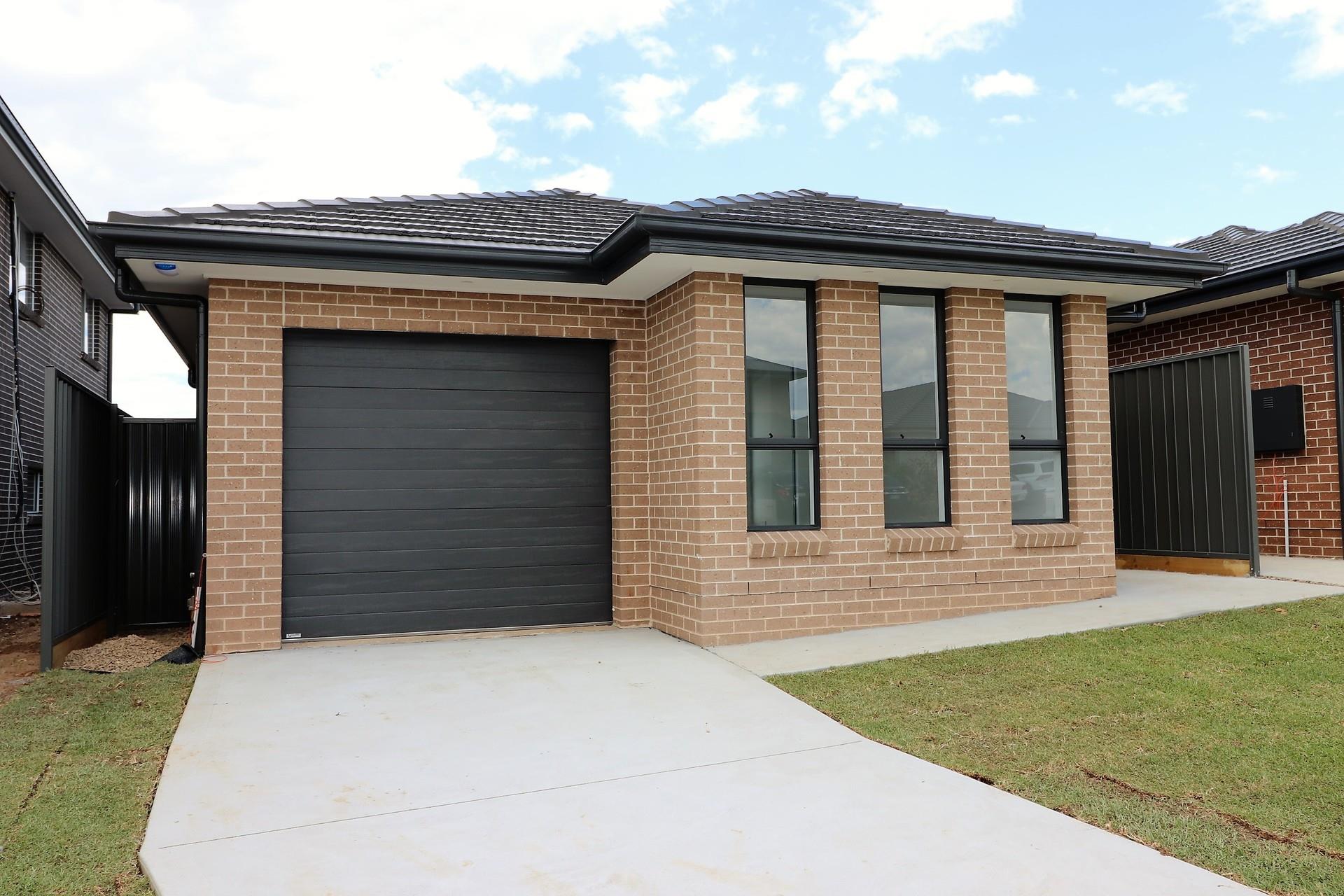 11b Golden Wattle Ave, Gregory Hills, NSW 2557