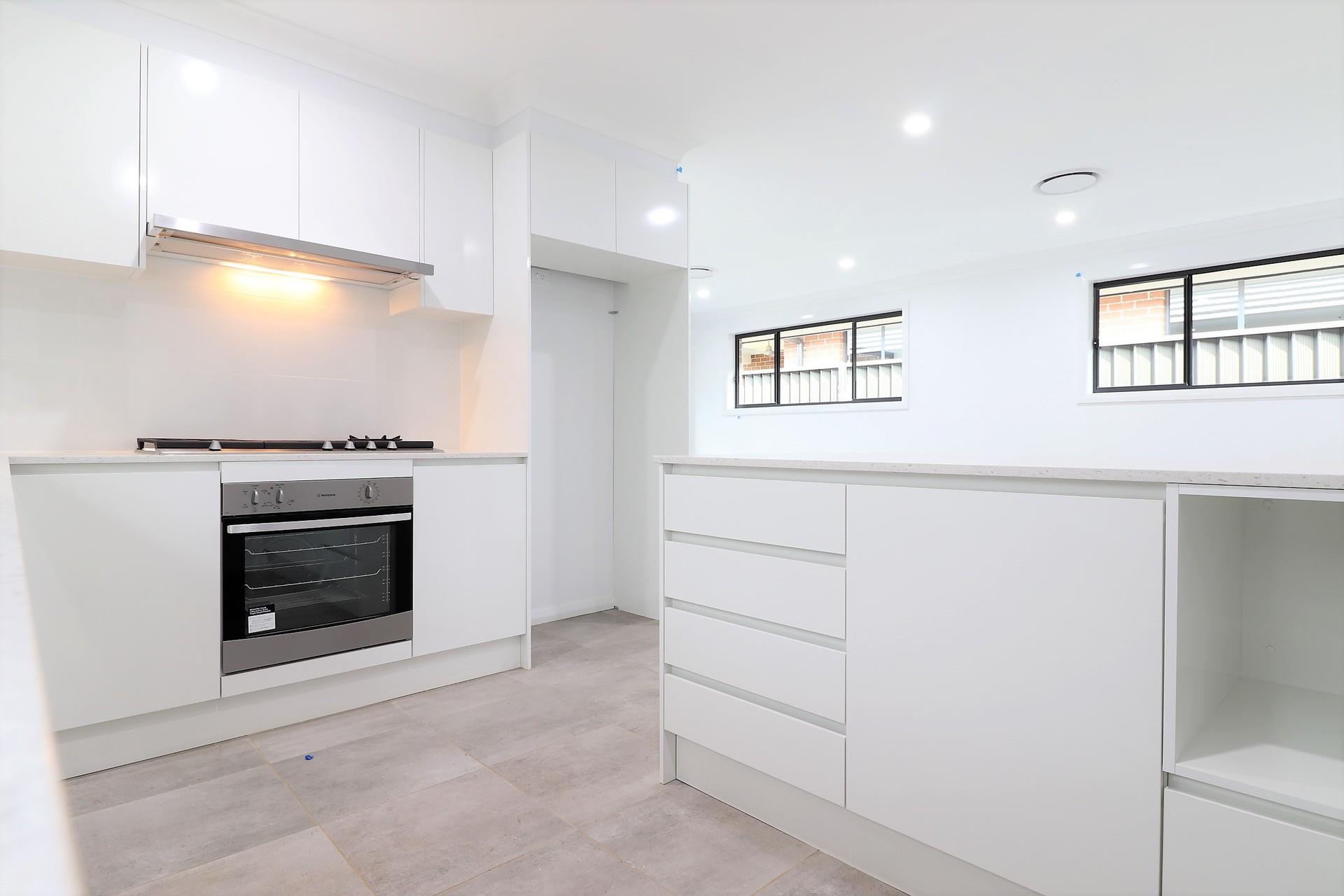 11b Golden Wattle Ave, Gregory Hills, NSW 2557