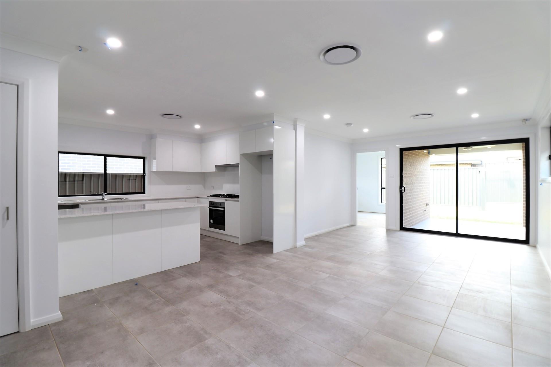 11b Golden Wattle Ave, Gregory Hills, NSW 2557