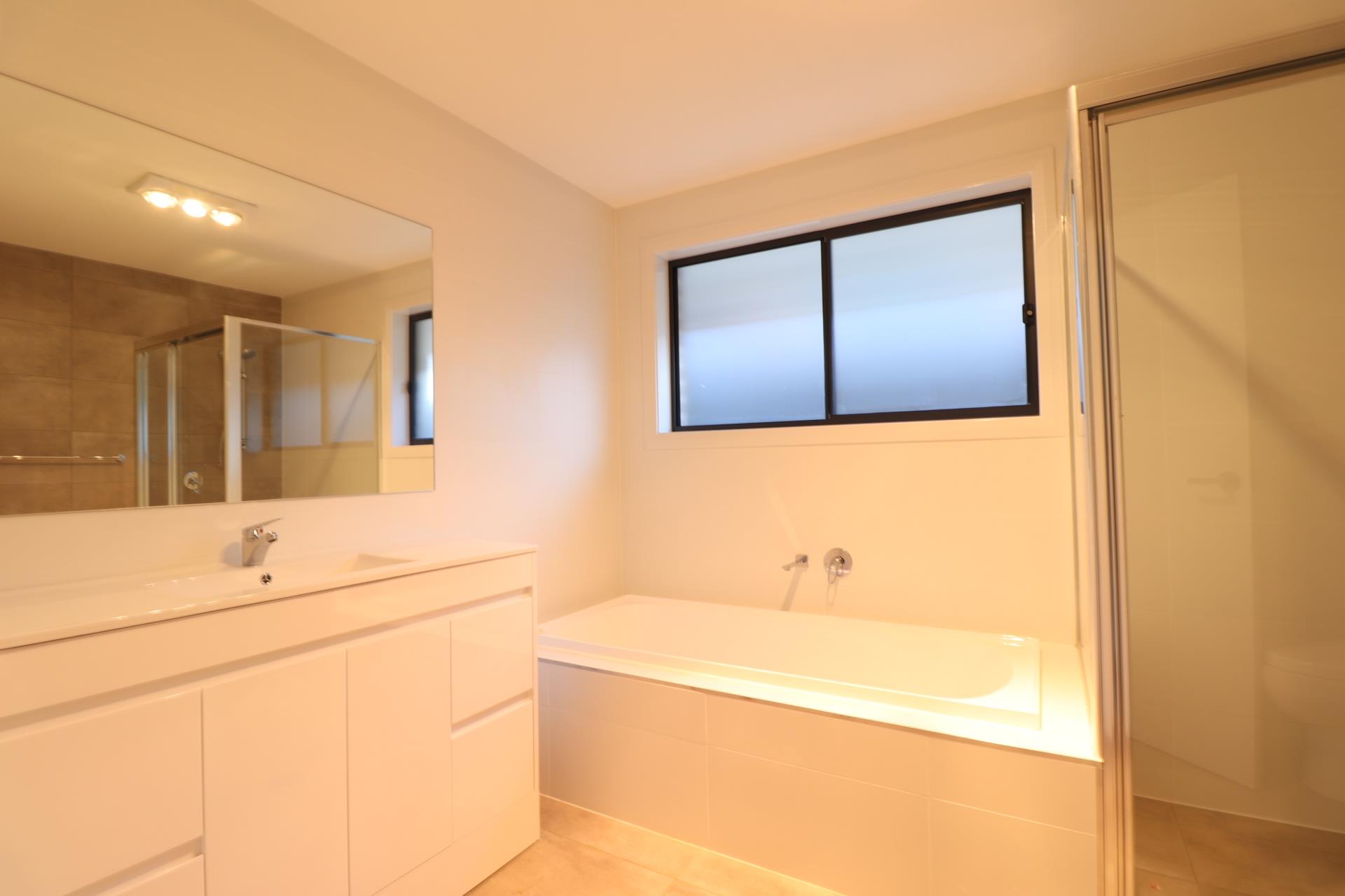 11b Golden Wattle Ave, Gregory Hills, NSW 2557