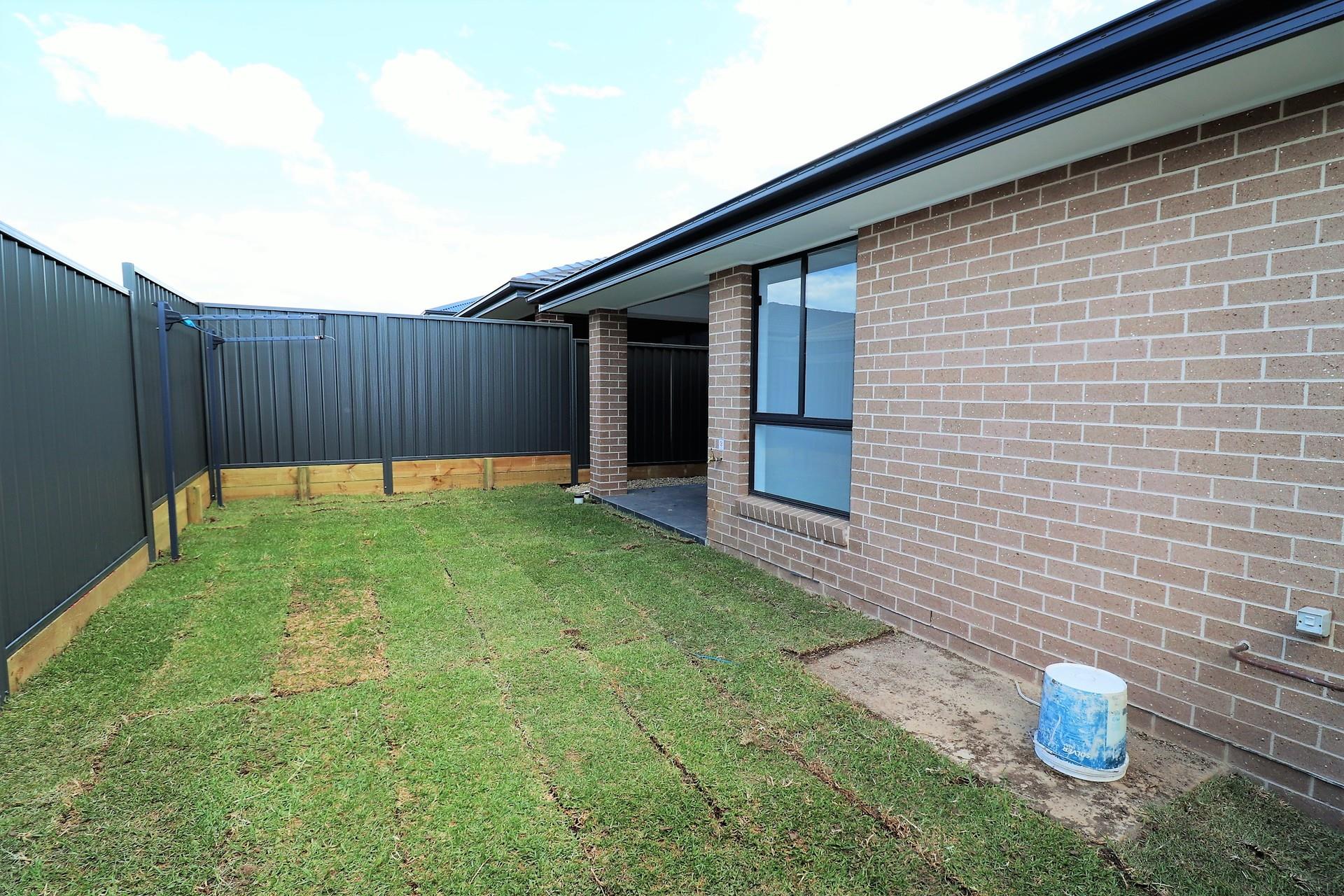11b Golden Wattle Ave, Gregory Hills, NSW 2557