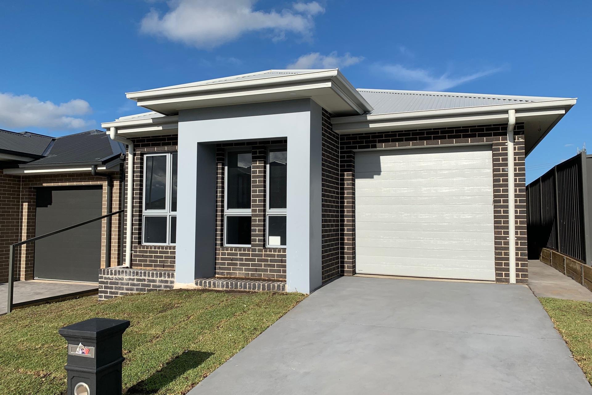 13b Golden Wattle Ave, Gregory Hills, NSW 2557