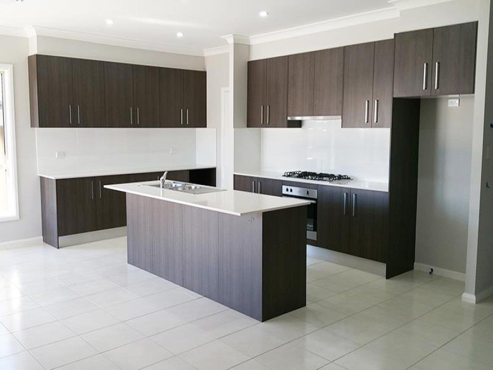 152 Lakeside Pde, Jordan Springs, NSW 2747