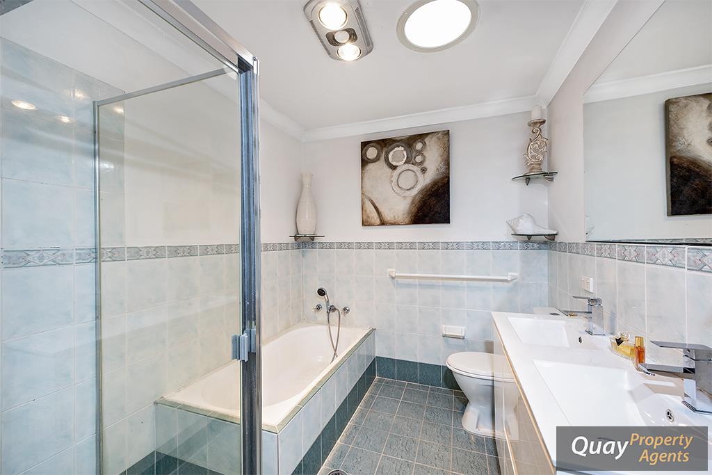 5a Walgett Cl, Hinchinbrook, NSW 2168