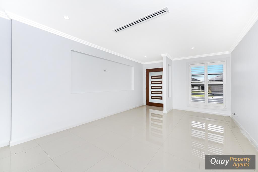 7 Cumberland Rd, Gregory Hills, NSW 2557