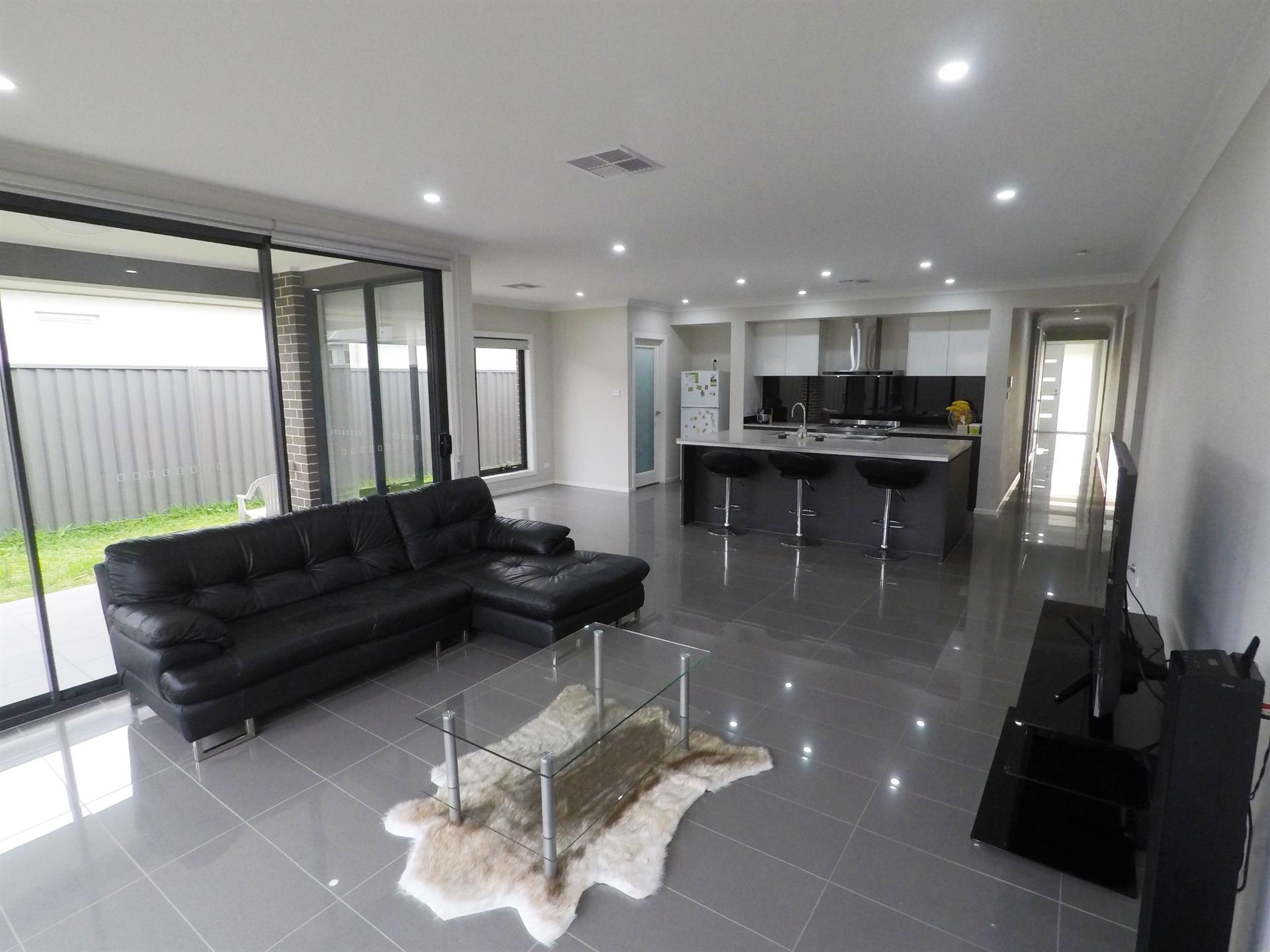 52 Law Cres, Oran Park, NSW 2570