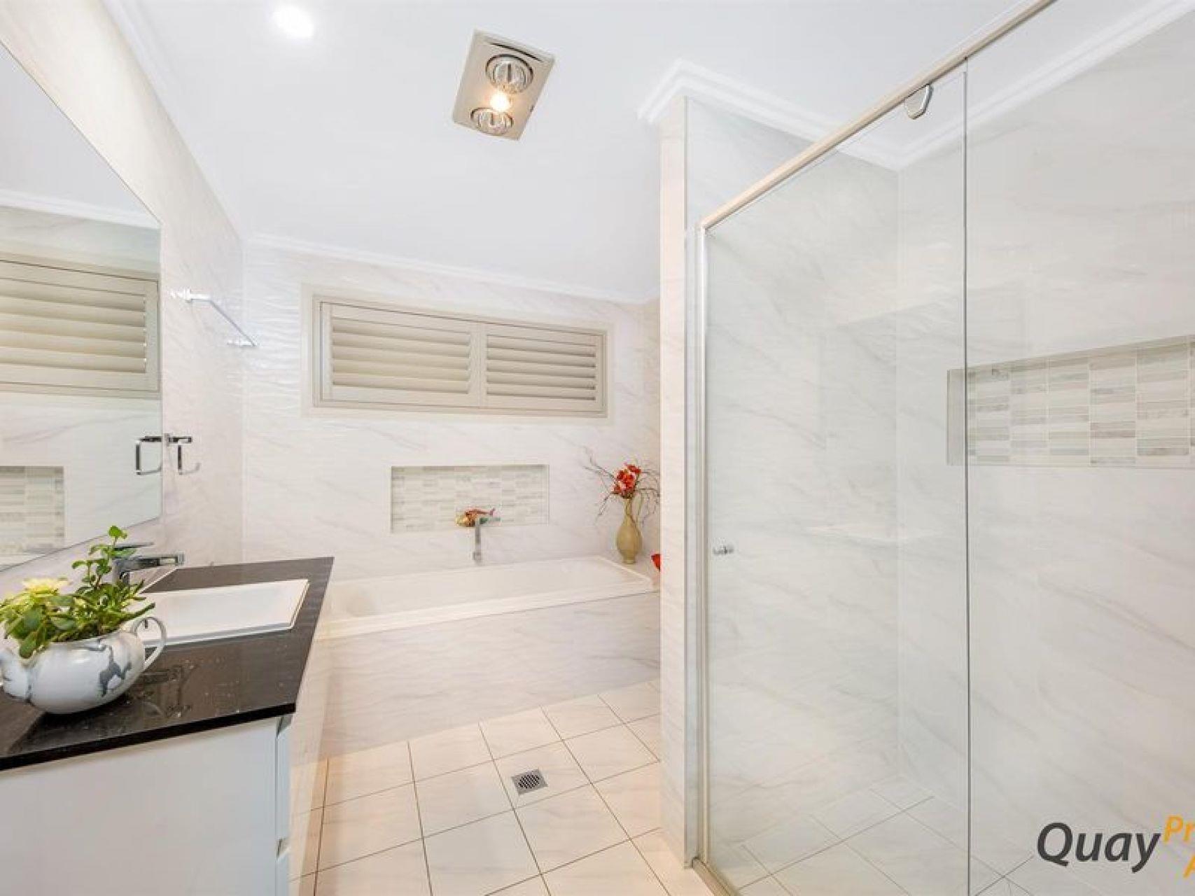 8 Winn Gr, Camden, NSW 2570